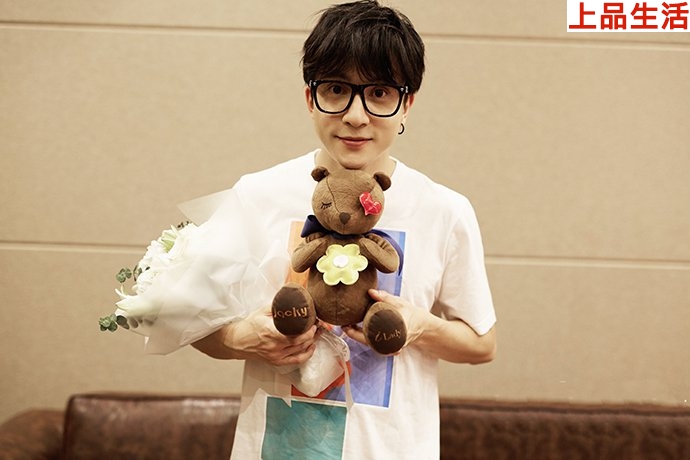 網友發(fā)現(xiàn)李小璐ins關注薛之謙