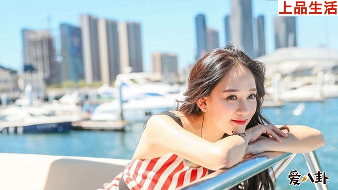 自稱“不介意一個人，也不介意多一個人”