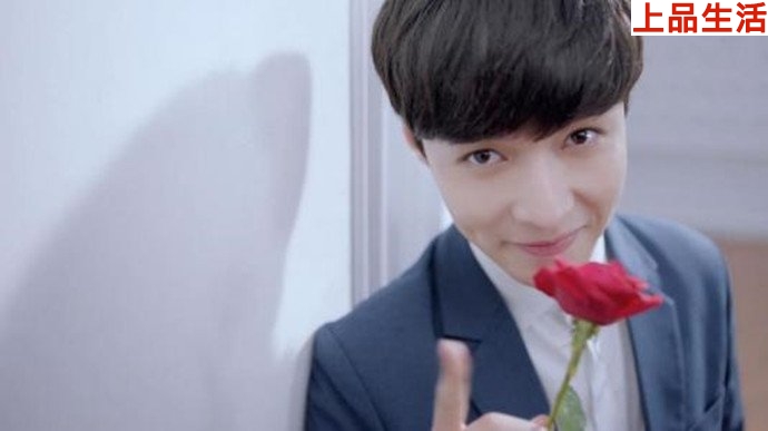 張藝興寫(xiě)真