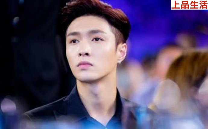 張藝興舞臺(tái)照