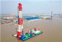 世界大！變幅式打樁船“二航長(zhǎng)青”輪啟航：樁架高150米
