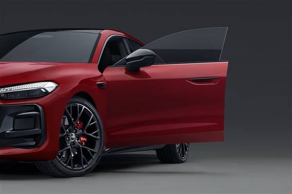 首款搭載華為高階智駕的燃油車：全新上汽奧迪A5L細(xì)節(jié)揭秘