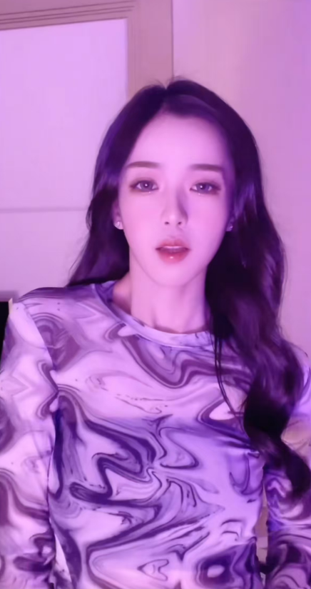 百萬粉絲女網(wǎng)紅特蕾莎迅猛龍考研過線：我這么笨都可以 你們也行