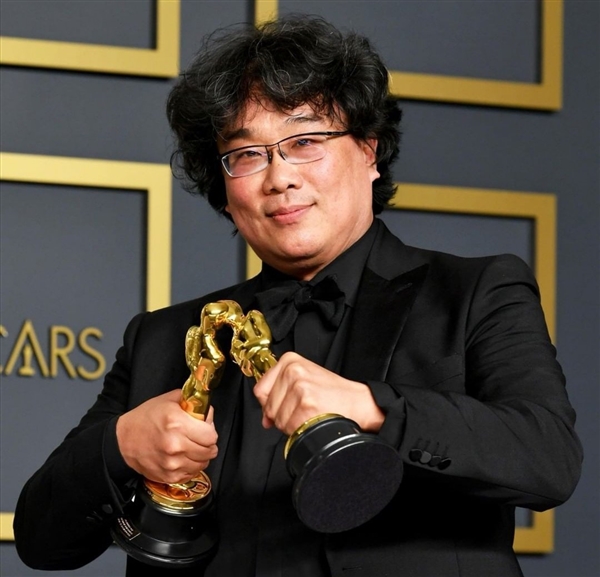 《阿諾拉》導演一人獨獲四項奧獎