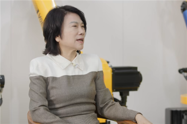 董明珠稱挖人是小偷行為：我們?nèi)瞬哦际歉咝．厴I(yè)生招進(jìn)來