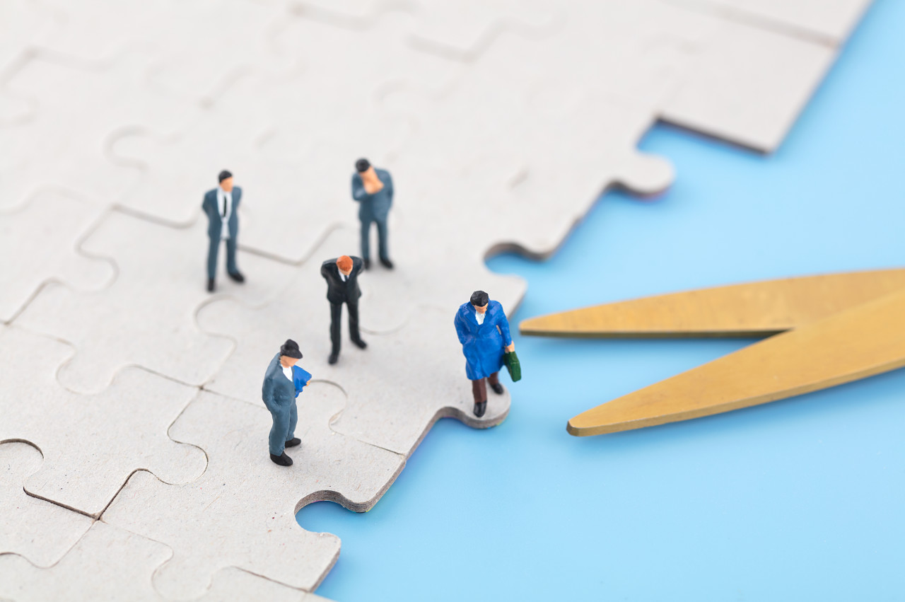 反馬斯克抗議席卷多州，有車主車輛被破壞、噴標(biāo)語，特斯拉股價一個多月跌去超三成