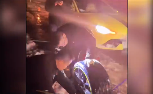 小米SU7 Ultra剛剛交付就爆胎 這售后把友商看沉默：車主回應(yīng)