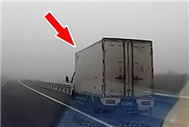 高速上違?？粗辈?司機：霧太大、我休息會兒