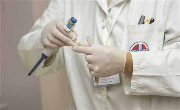 一年32.6萬元！艾滋病疫苗上市 注射就能預(yù)防