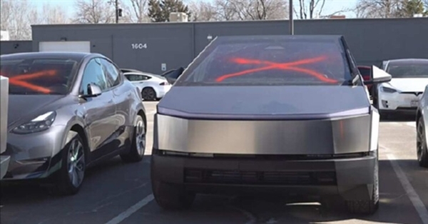 馬斯克當(dāng)官后頻觸霉頭！多國銷量大跌 美歐市場(chǎng)還被人砸車放火