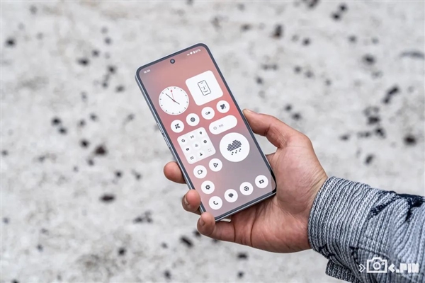 2000塊的Nothing Phone 現(xiàn)在也開始堆料了