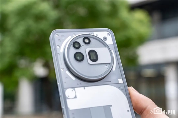 2000塊的Nothing Phone 現(xiàn)在也開始堆料了