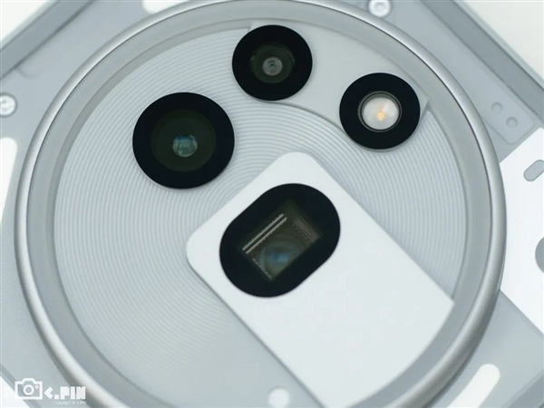 2000塊的Nothing Phone 現(xiàn)在也開始堆料了