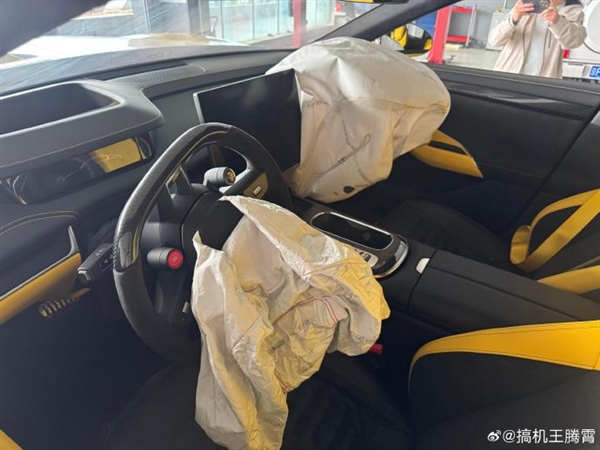 小米SU7 Ultra賽道首撞現(xiàn)場(chǎng)慘烈 1548匹馬力真不是開玩笑：雷軍發(fā)聲