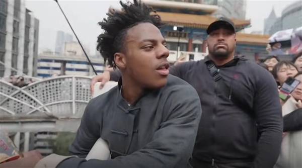 甲亢哥被8D魔幻重慶嚇到驚呼：一臉懵圈