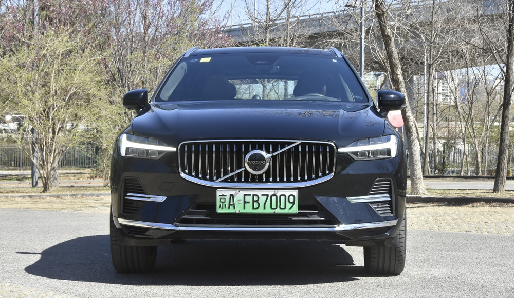 經(jīng)典與豪華的完美結(jié)合 試駕沃爾沃XC60插電混動(dòng)