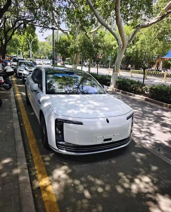 能與勞斯萊斯比高低！尊界S800純白實(shí)車曝光：本周上市