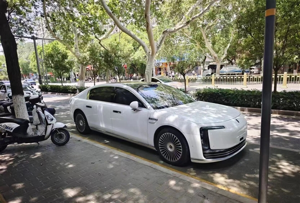 能與勞斯萊斯比高低！尊界S800純白實(shí)車曝光：本周上市