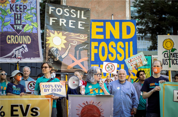 加州欲禁售燃油車 特朗普直接否決！傳統(tǒng)車企能源巨頭拍手叫好