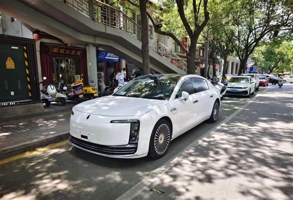 能與勞斯萊斯比高低！尊界S800純白實(shí)車曝光：本周上市