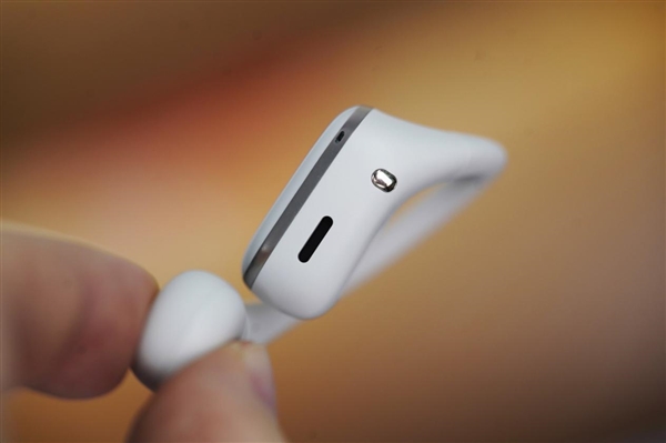 華為首款開(kāi)放式耳掛耳機(jī)！FreeArc圖賞