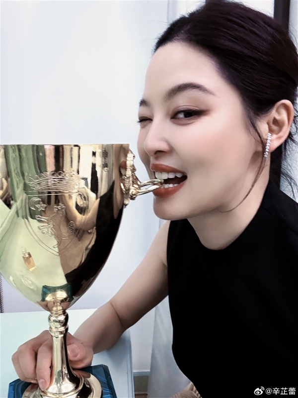 鞏俐之后 39歲辛芷蕾奪威尼斯電影節(jié)影后：曝全票通過(guò) 曬自拍“感恩所有”