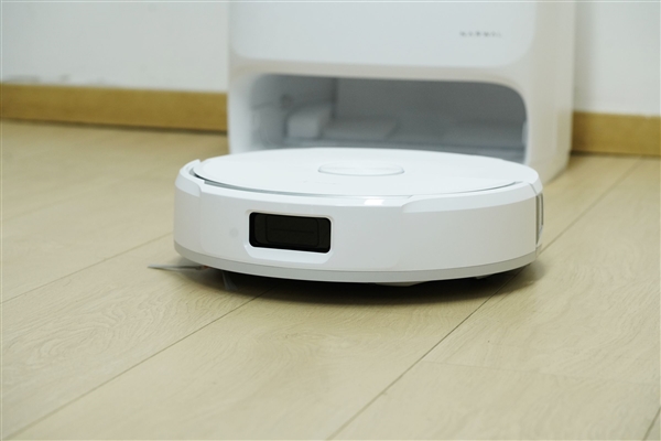 履帶式熱活水循環(huán)洗地！云鯨J6圖賞