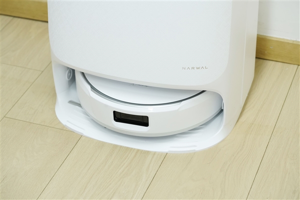 履帶式熱活水循環(huán)洗地！云鯨J6圖賞