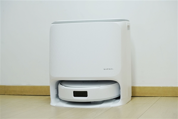 履帶式熱活水循環(huán)洗地！云鯨J6圖賞