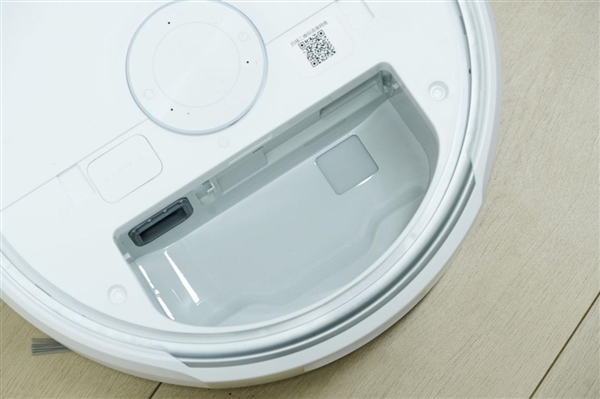 履帶式熱活水循環(huán)洗地！云鯨J6圖賞