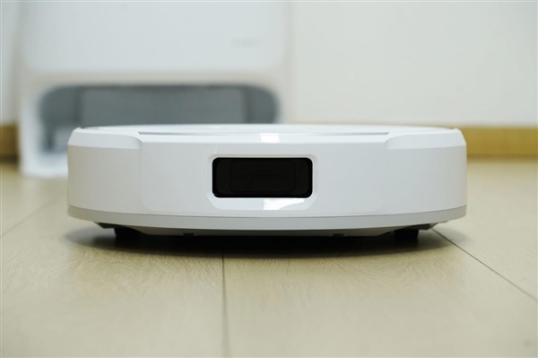 履帶式熱活水循環(huán)洗地！云鯨J6圖賞