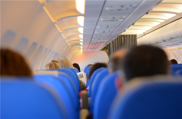 一航班顛簸嚴重備降石家莊 乘客：好多人被嚇哭了