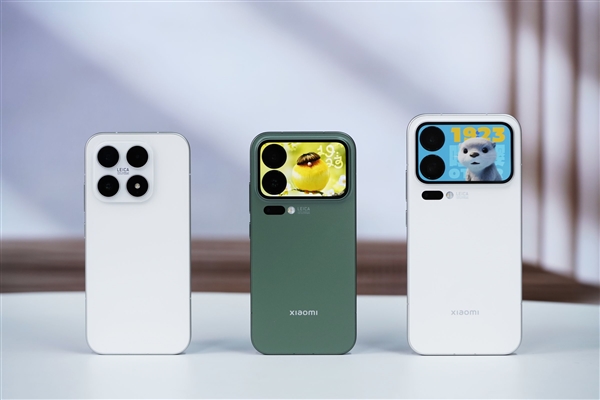 小米手機(jī)推送國(guó)慶中秋節(jié)日限定水?。褐袊?guó)紅邊框搭配金色手寫字體 喜慶氛圍拉滿