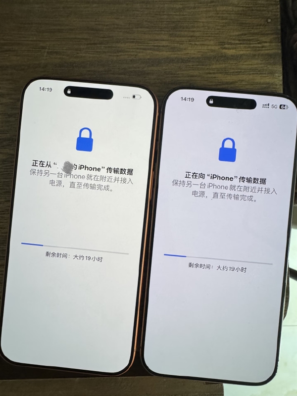 陳偉霆回應(yīng)iPhone 16 Pro套iPhone 17 Pro殼：新手機在傳數(shù)據(jù) 還要一天多